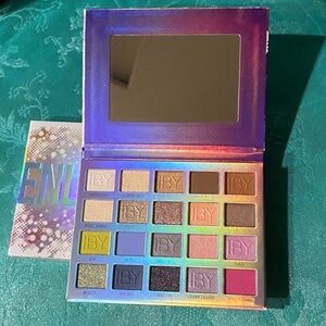 IBY ENLIGHTEN EYESHADOW PALETTE